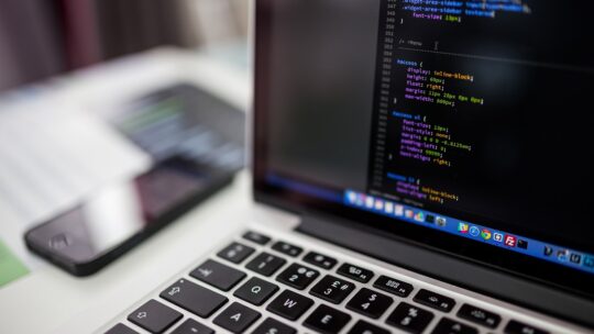 Maatwerksoftware: de oplossing voor unieke bedrijfsuitdagingen